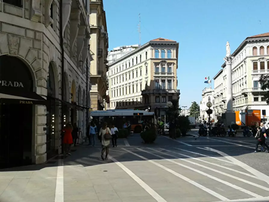 Immagine 1 di Negozio in affitto  in Padova Centro Storico Piazza Garibaldi a Padova