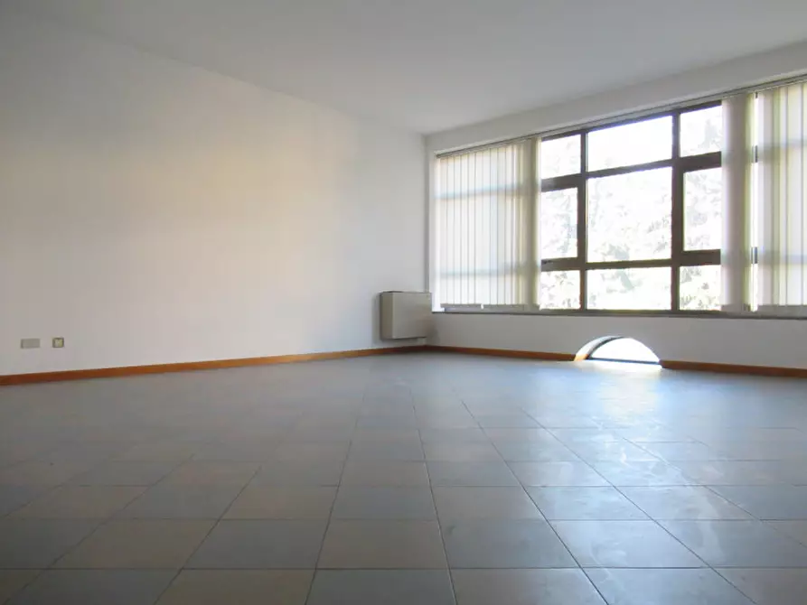 Immagine 11 di Ufficio in vendita  in corso mazzini a Montebelluna