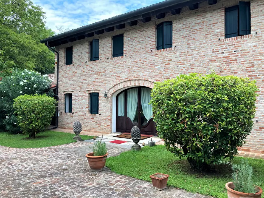 Immagine 1 di Villa in vendita  a Loreggia