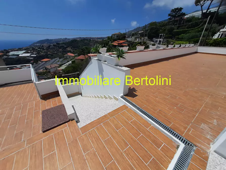 Immagine 3 di Villa in vendita  in Via Gabriele D'Annunzio a San Remo