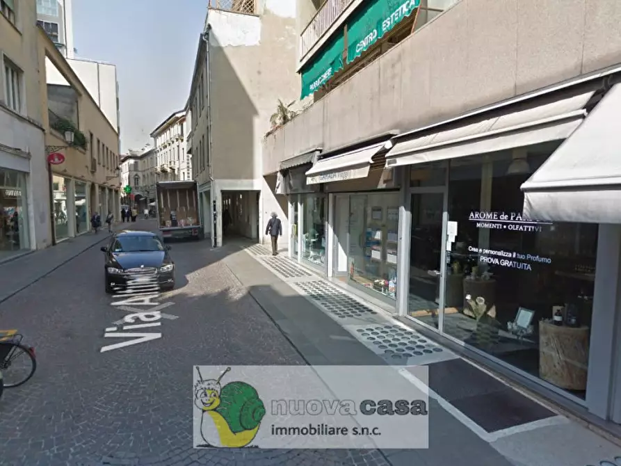 Immagine 1 di Negozio in vendita  in Via Altinate a Padova
