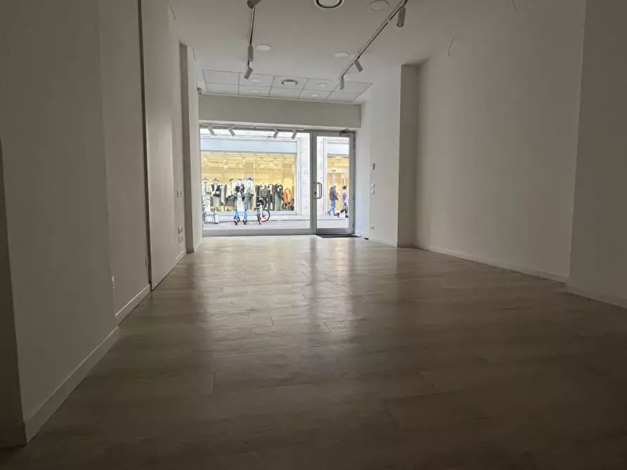 Immagine 3 di Negozio in vendita  in Via Altinate a Padova