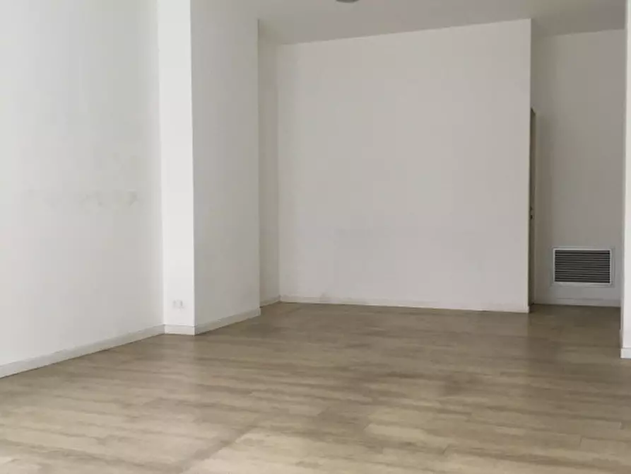 Immagine 5 di Negozio in vendita  in Via Altinate a Padova