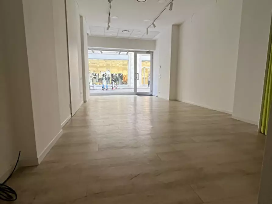 Immagine 10 di Negozio in vendita  in Via Altinate a Padova