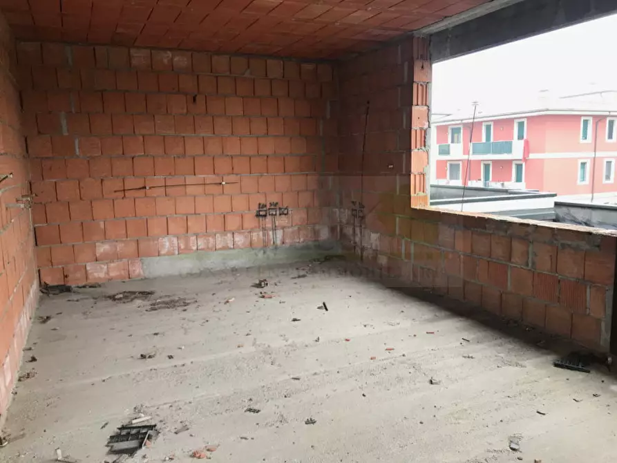 Immagine 2 di Villa in vendita  in Via Presanella a Castel Goffredo