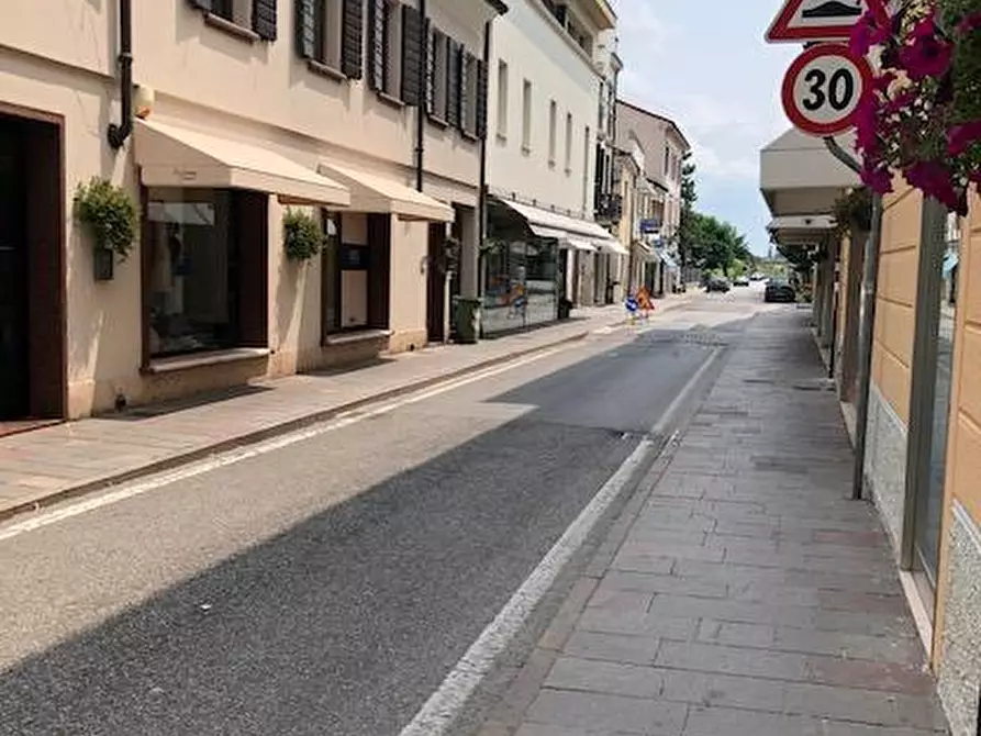 Immagine 2 di Negozio in vendita  a Suzzara