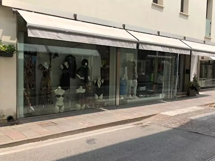 Immagine 3 di Negozio in vendita  a Suzzara