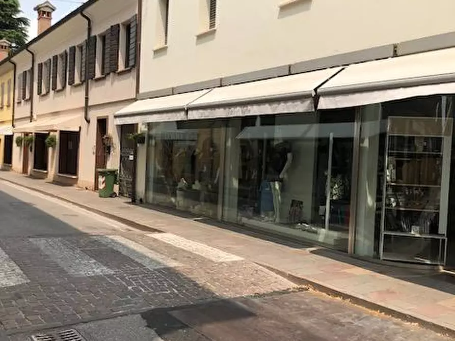 Immagine 4 di Negozio in vendita  a Suzzara