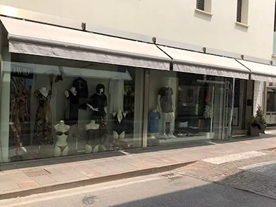 Immagine 6 di Negozio in vendita  a Suzzara