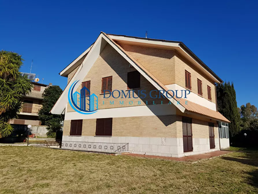 Immagine 2 di Villa in vendita  in via Murello a Roma