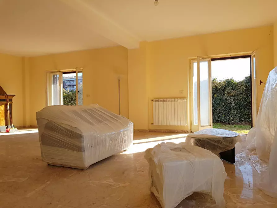 Immagine 8 di Villa in affitto  in via Murello a Roma