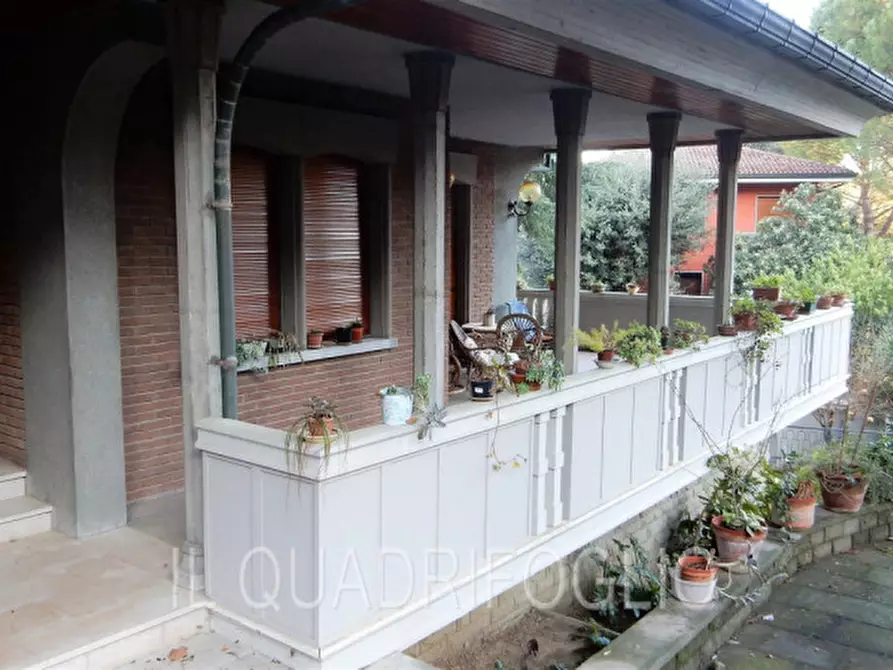 Immagine 10 di Villa in vendita  a Cesena