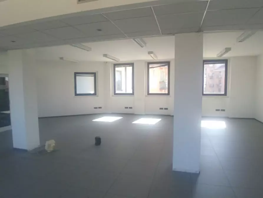 Immagine 9 di Ufficio in affitto  in VIALE SARCA a Milano