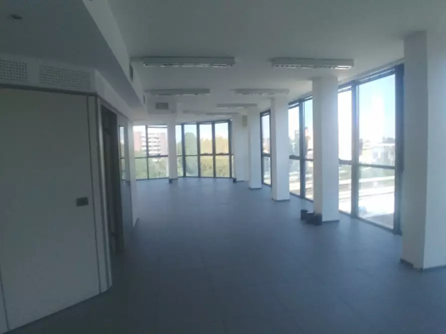 Immagine 10 di Ufficio in affitto  in VIALE SARCA a Milano