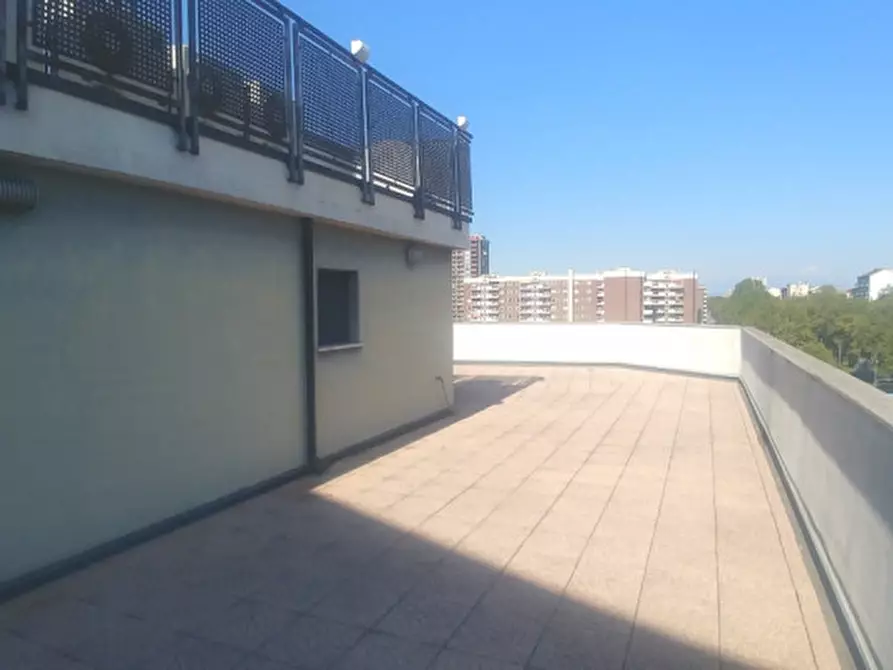 Immagine 11 di Ufficio in affitto  in VIALE SARCA a Milano