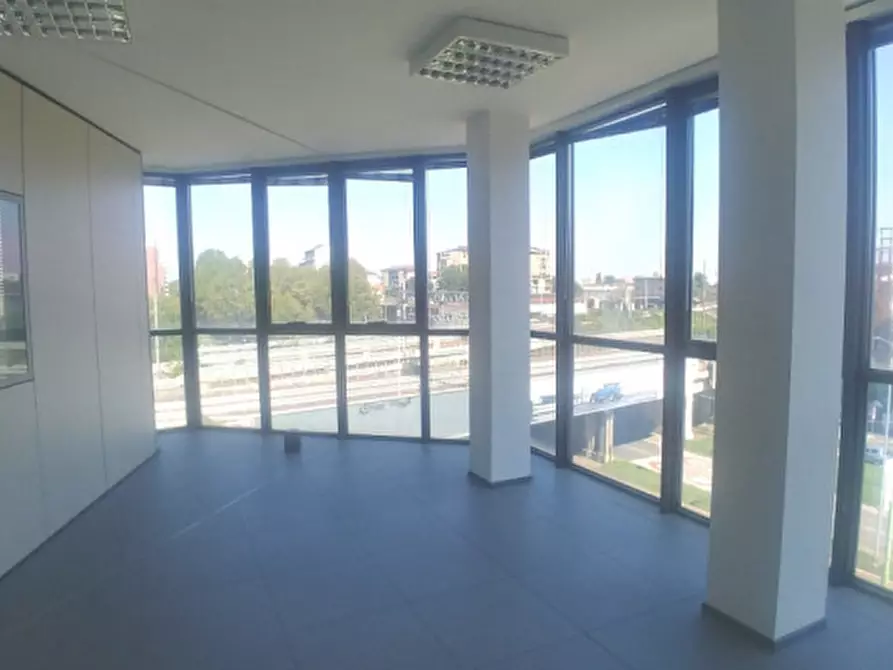 Immagine 13 di Ufficio in affitto  in VIALE SARCA a Milano