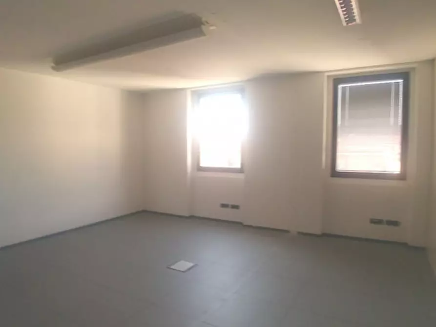 Immagine 22 di Ufficio in affitto  in VIALE SARCA a Milano