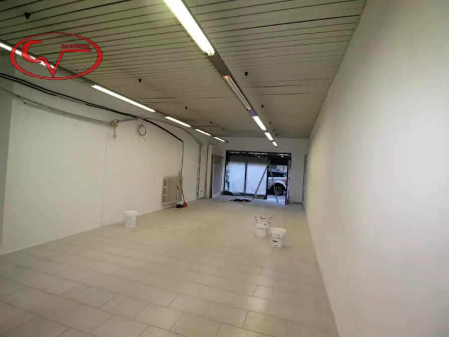 Immagine 5 di Negozio in vendita  in via dante a Montevarchi