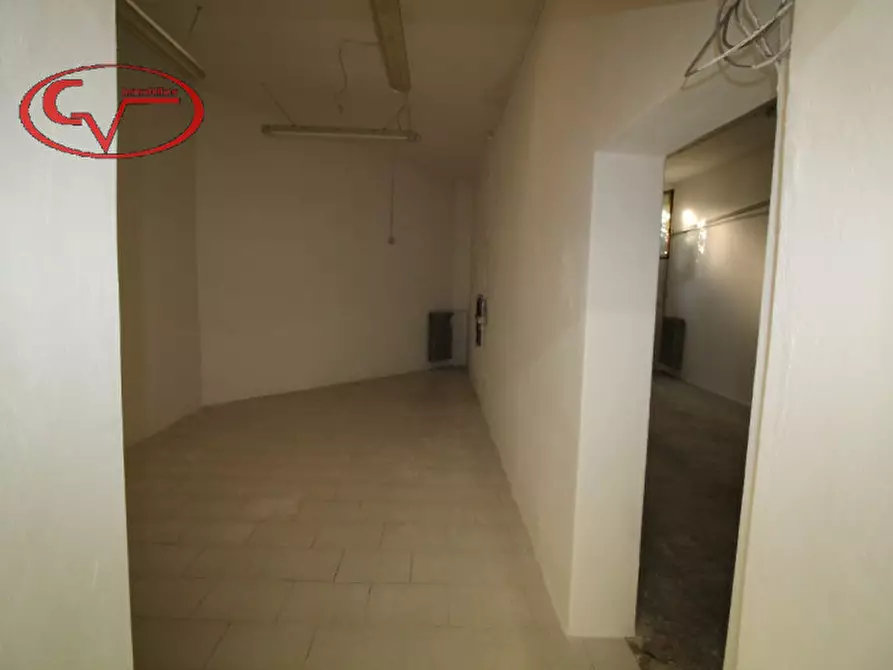 Immagine 8 di Negozio in vendita  in via dante a Montevarchi