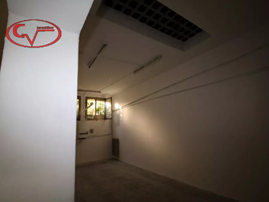 Immagine 9 di Negozio in vendita  in via dante a Montevarchi