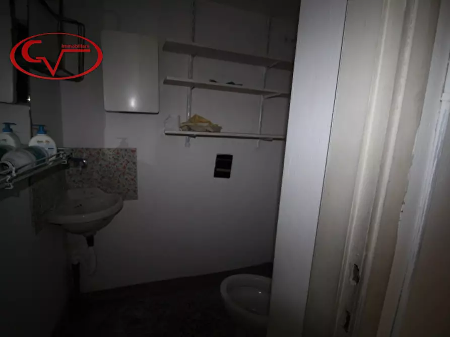 Immagine 11 di Negozio in vendita  in via dante a Montevarchi