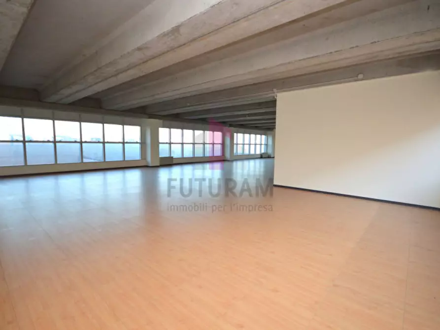 Immagine 11 di Ufficio in affitto  a Vicenza