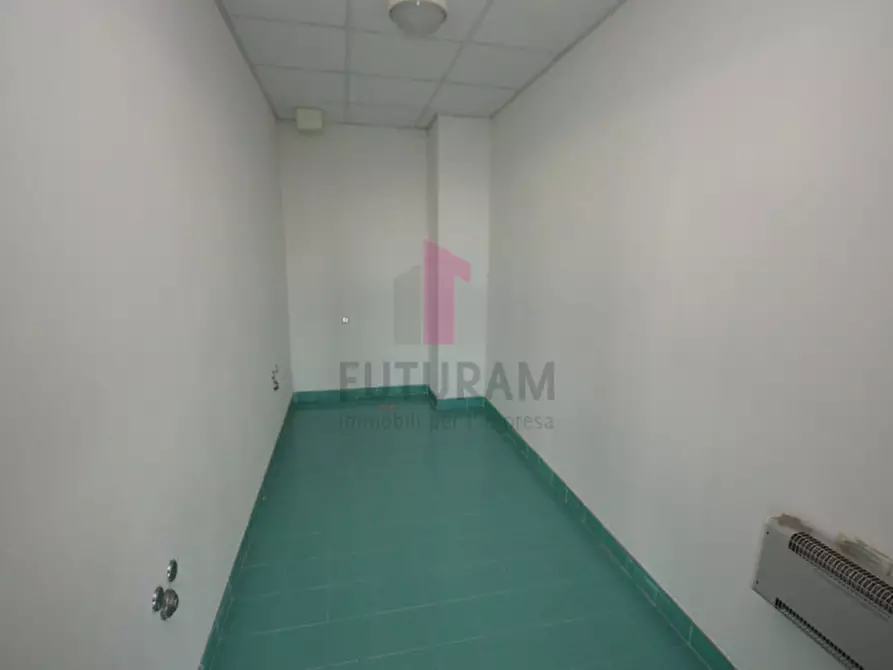 Immagine 18 di Ufficio in affitto  a Vicenza