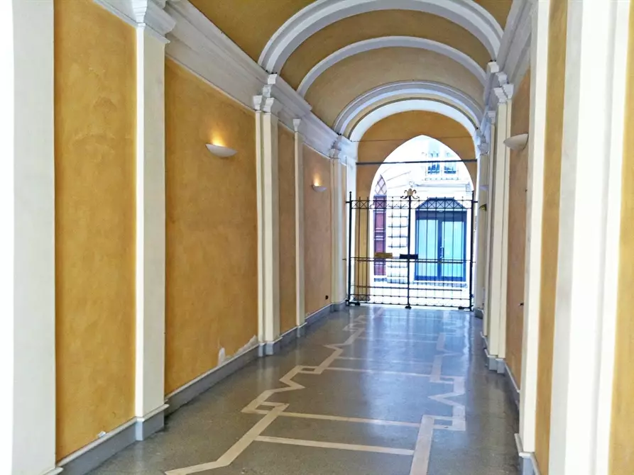 Immagine 2 di Negozio in affitto  a Ancona
