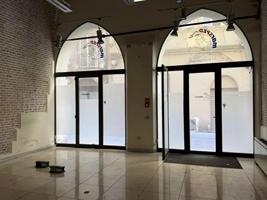 Immagine 3 di Negozio in affitto  a Ancona