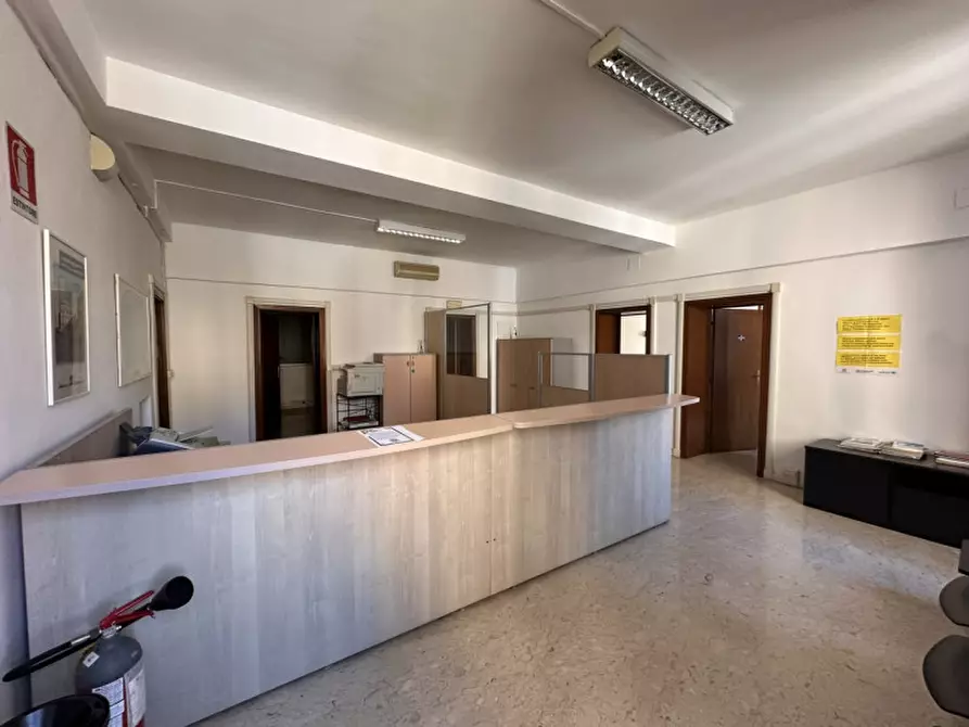 Immagine 1 di Ufficio in vendita  in piazza Stamira a Ancona