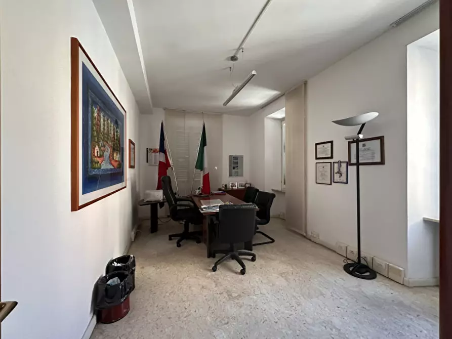 Immagine 2 di Ufficio in vendita  in piazza Stamira a Ancona