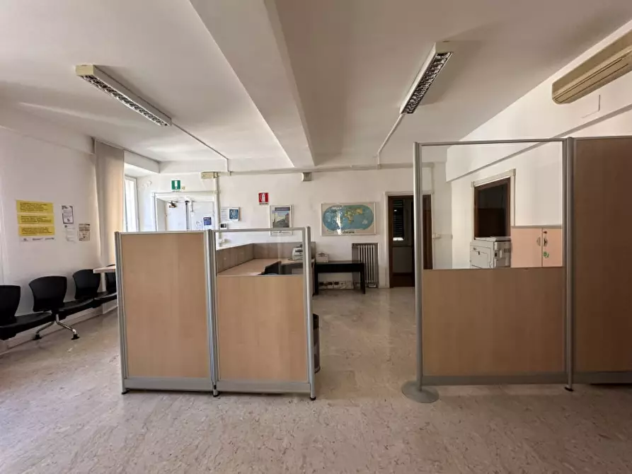 Immagine 6 di Ufficio in vendita  in piazza Stamira a Ancona