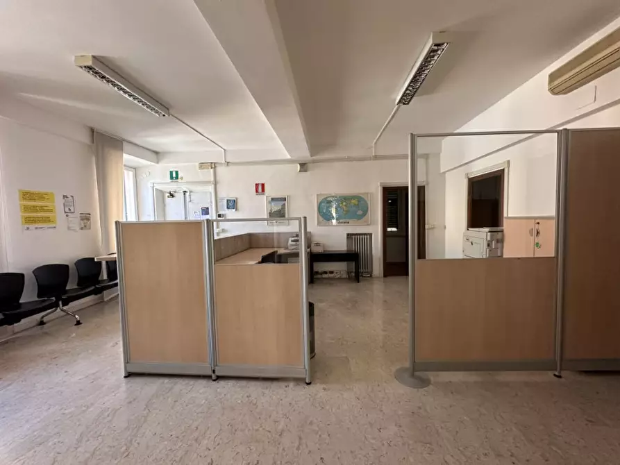 Immagine 7 di Ufficio in vendita  in piazza Stamira a Ancona