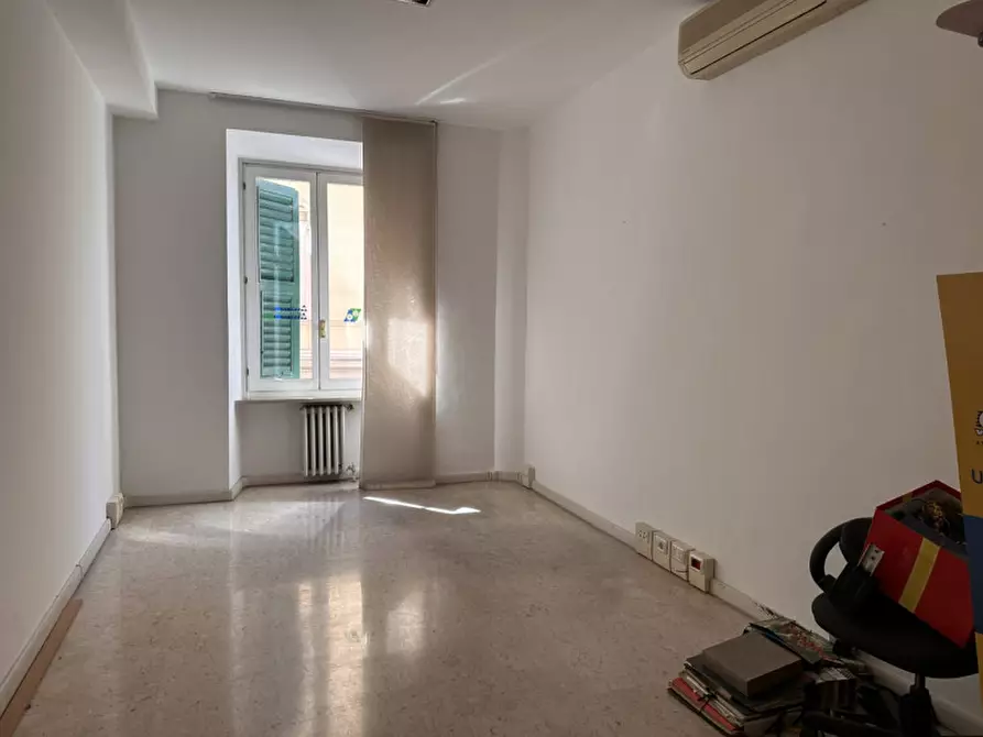 Immagine 9 di Ufficio in vendita  in piazza Stamira a Ancona