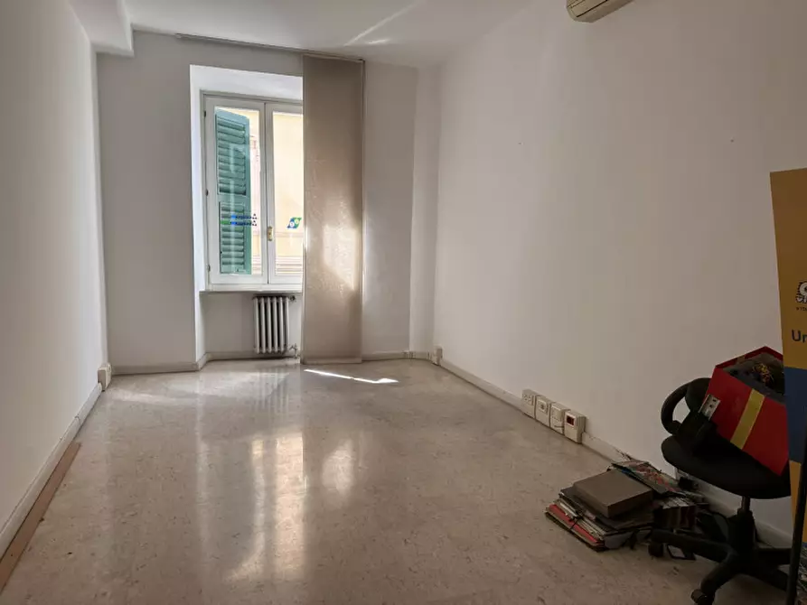 Immagine 10 di Ufficio in vendita  in piazza Stamira a Ancona
