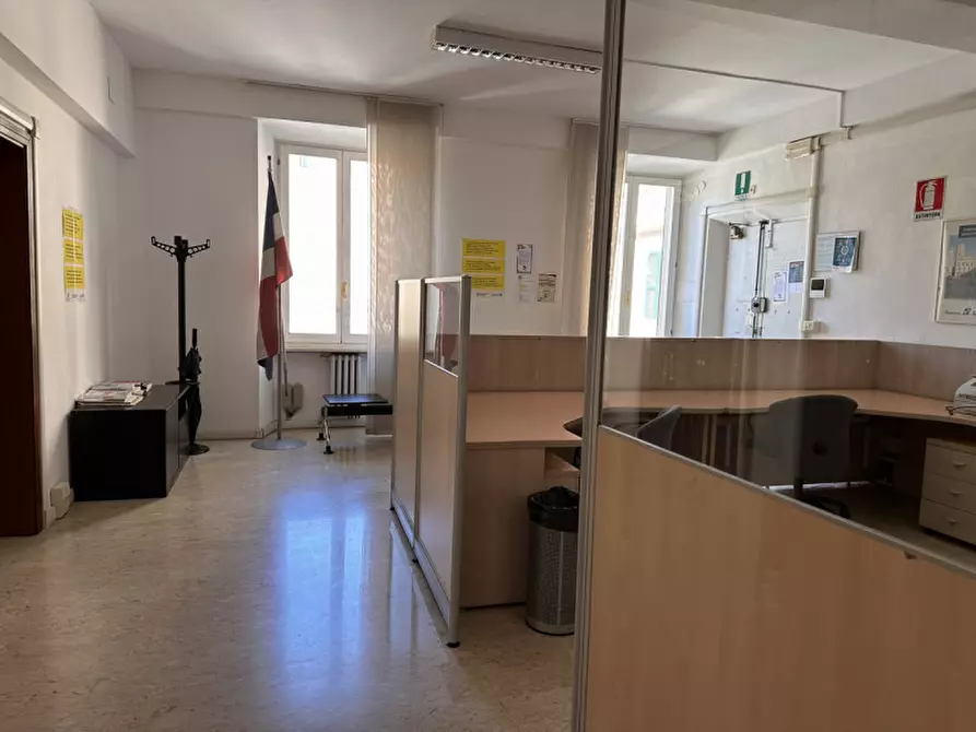 Immagine 11 di Ufficio in vendita  in piazza Stamira a Ancona