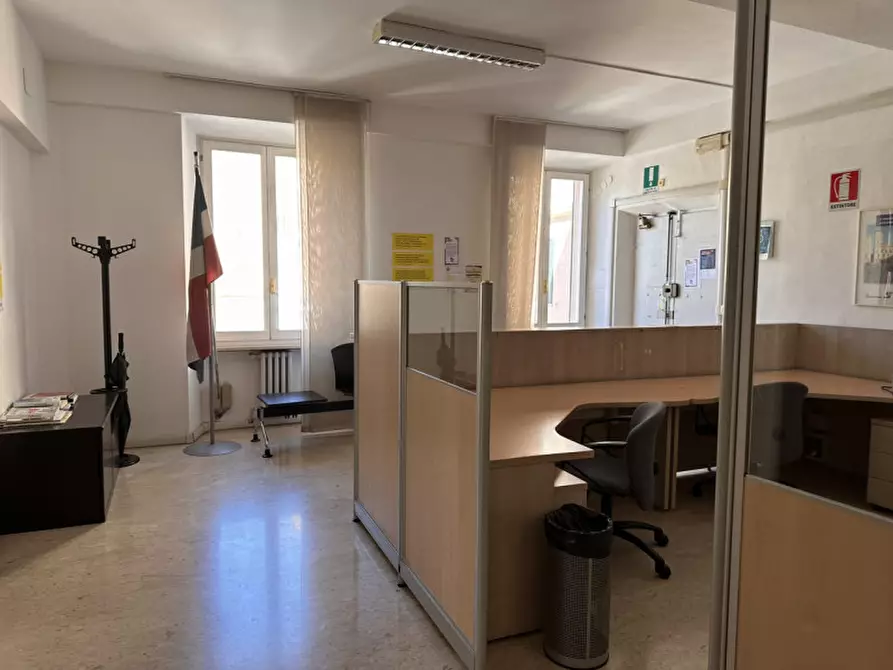 Immagine 12 di Ufficio in vendita  in piazza Stamira a Ancona