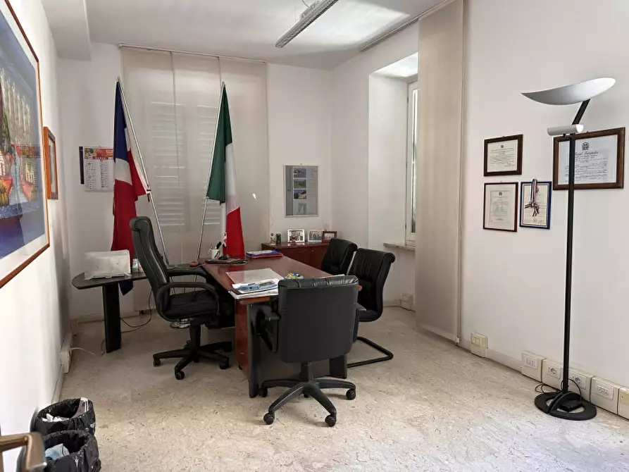 Immagine 13 di Ufficio in vendita  in piazza Stamira a Ancona