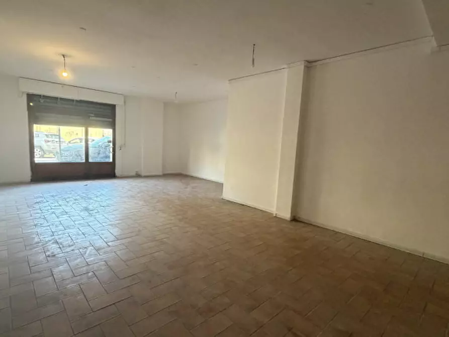 Immagine 1 di Negozio in affitto  in VIA CARLO MARATTA a Ancona