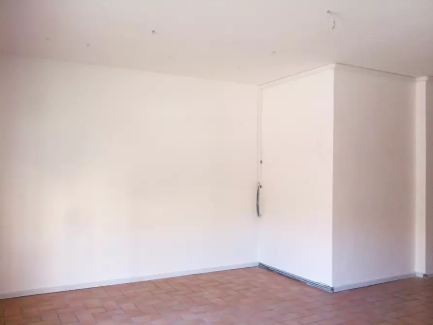 Immagine 2 di Negozio in affitto  in VIA CARLO MARATTA a Ancona