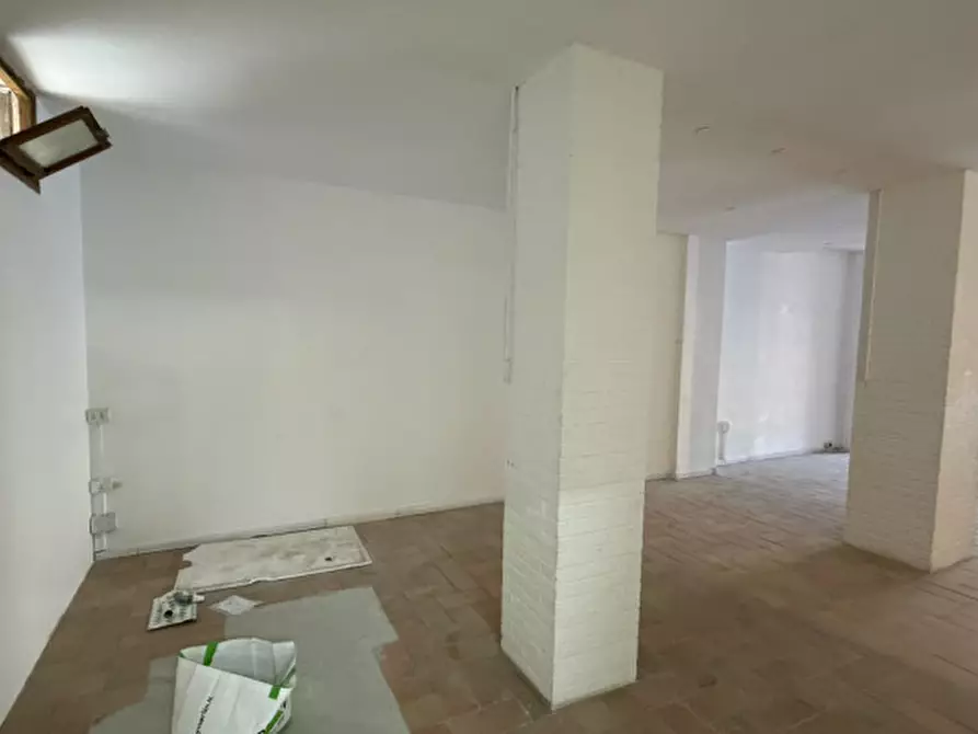 Immagine 6 di Negozio in affitto  in VIA CARLO MARATTA a Ancona