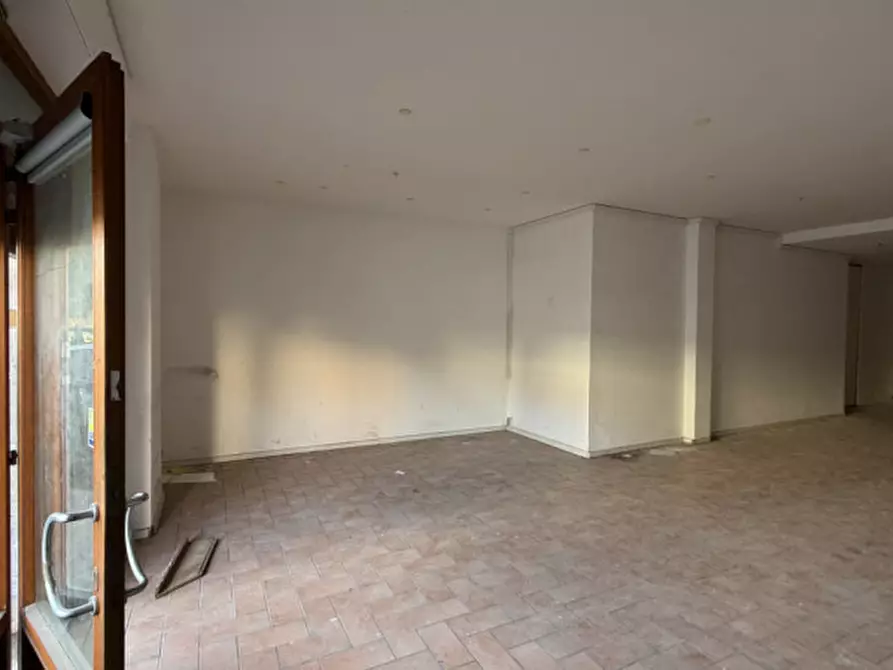 Immagine 7 di Negozio in affitto  in VIA CARLO MARATTA a Ancona