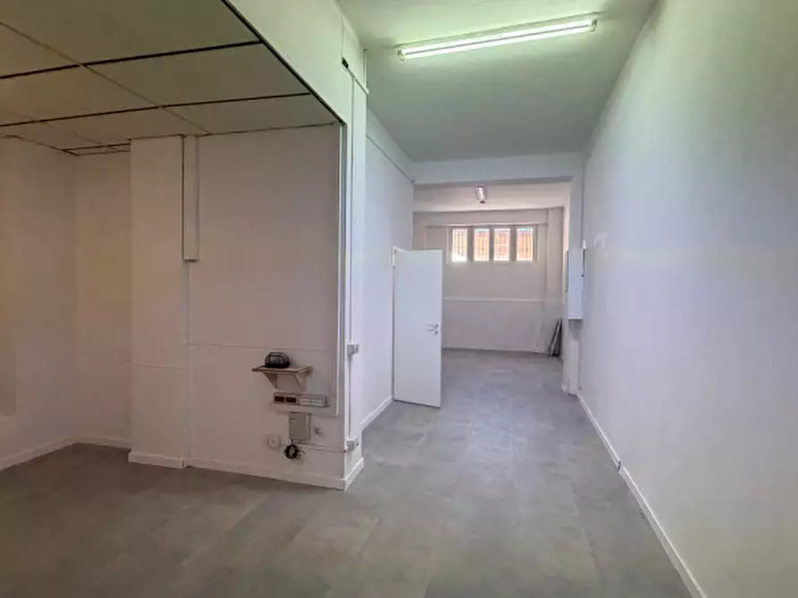 Immagine 8 di Negozio in affitto  in VIA CARLO MARATTA a Ancona