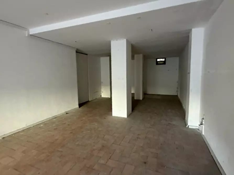 Immagine 9 di Negozio in affitto  in VIA CARLO MARATTA a Ancona