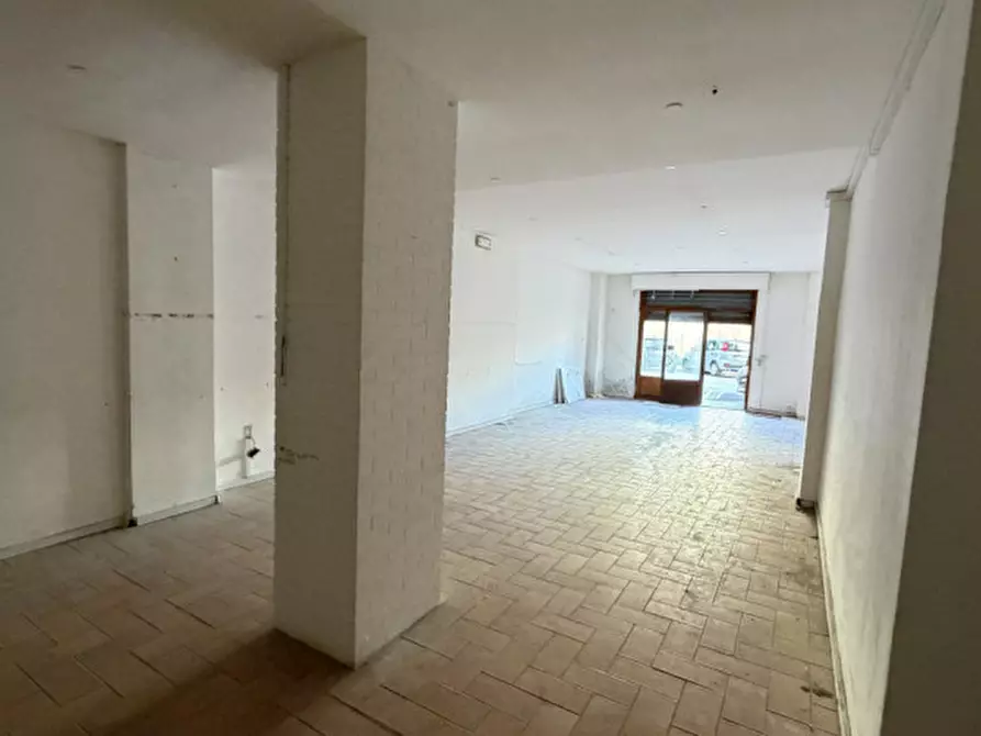 Immagine 10 di Negozio in affitto  in VIA CARLO MARATTA a Ancona