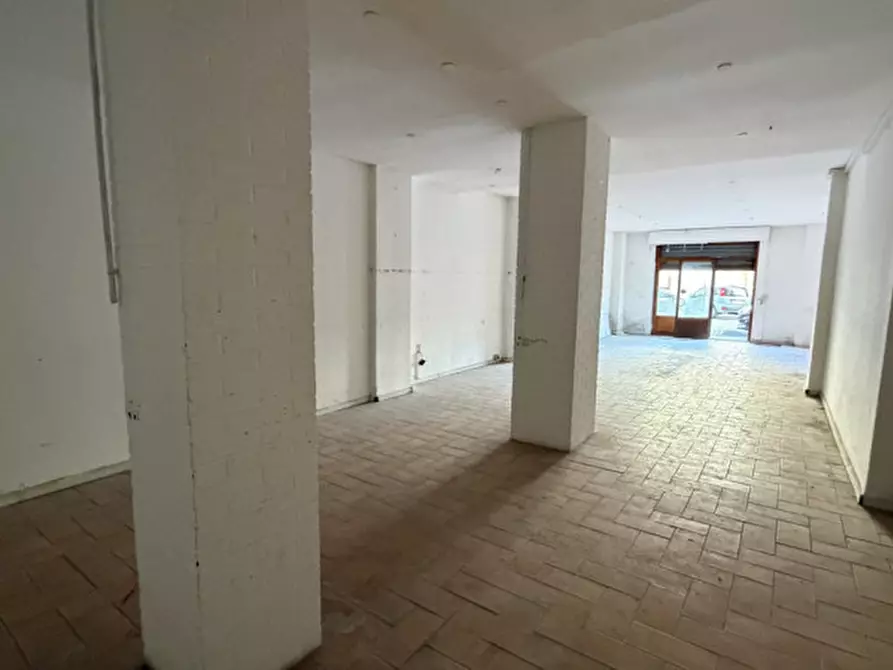 Immagine 11 di Negozio in affitto  in VIA CARLO MARATTA a Ancona