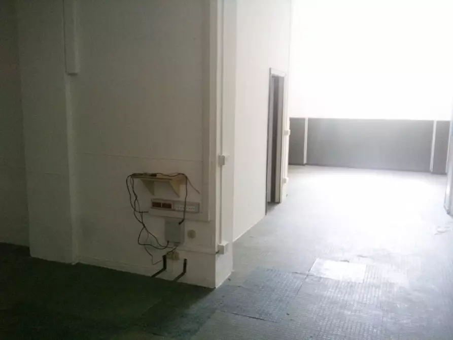 Immagine 14 di Negozio in affitto  in VIA CARLO MARATTA a Ancona