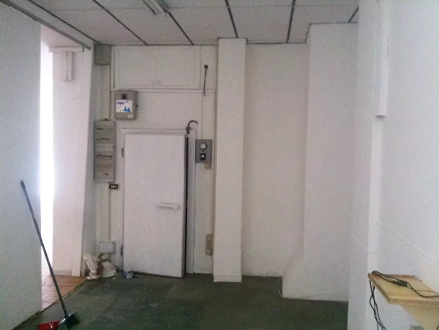 Immagine 15 di Negozio in affitto  in VIA CARLO MARATTA a Ancona