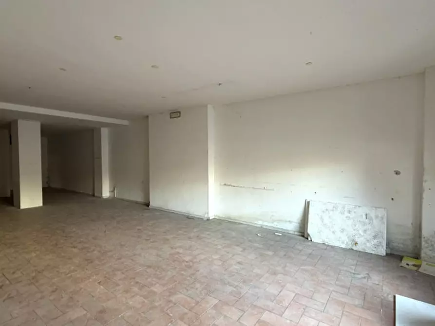 Immagine 18 di Negozio in affitto  in VIA CARLO MARATTA a Ancona