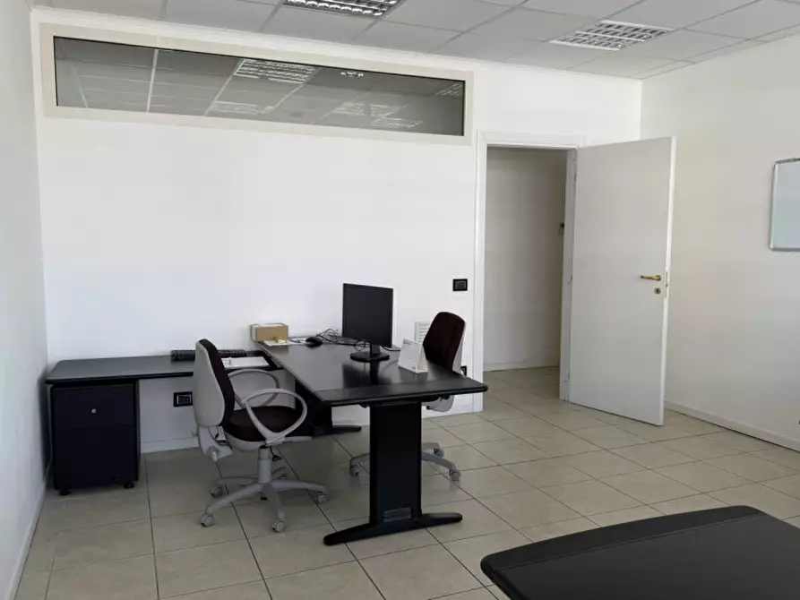 Immagine 6 di Ufficio in affitto  in Via Totti a Ancona